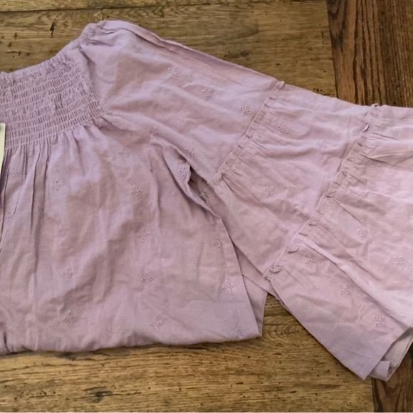 NWT Coco + Carmen Women’s Smocked Neckline and Bell Sleeves Top - Picture 3 of 3